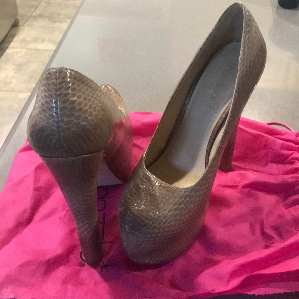 Heels - Picture 3 of 4